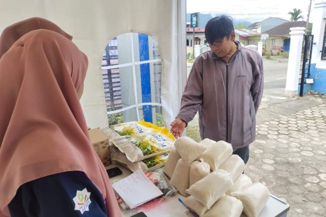 Disperdakop UKM Padang Panjang Gelar Warung Sembako Murah
