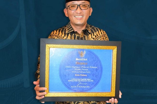 Padang Bergoro, Wali Kota Padang Hendri Septa Terima Piala Adipura 