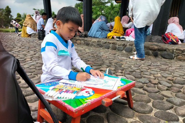 Ikuti Lomba Kreatifitas, Ratusan Murid TK Aisyiyah Bustanul Athfal Tanah Datar Ramaikan Istano Basa Pagaruyung 