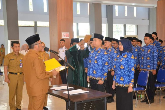 Wako Hendri Septa Serahkan SK PNS Formasi 2021 