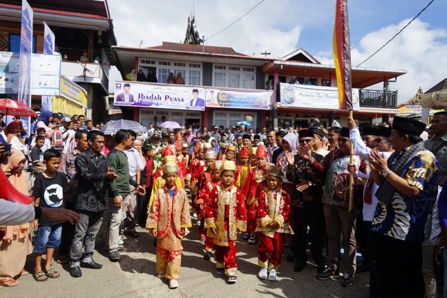 Pawai Sebelum Sunatan, Tradisi Turun Temurun di Koto Tuo