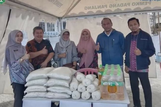 Warung Sembako Disperdakop UKM Jual Tiga Komoditi dengan Harga Murah Di Bulan Ramadhan 