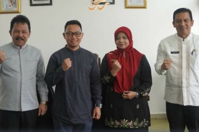 Guru SMP Negeri 5 Padang Panjang Mengajar Di Sekolah Indonesia Luar Negeri (SILN)