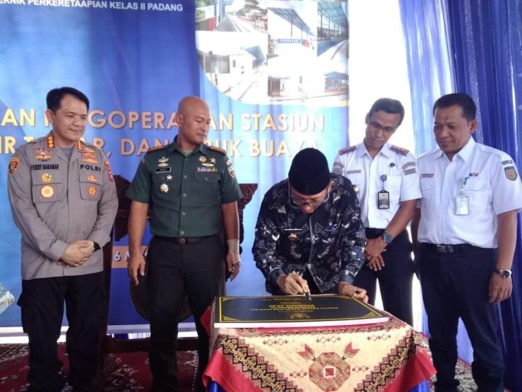 Wali Kota Padang Resmikan 3 Stasiun Kereta Api 