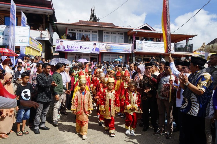 Pawai Sebelum Sunatan, Tradisi Turun Temurun di Koto Tuo