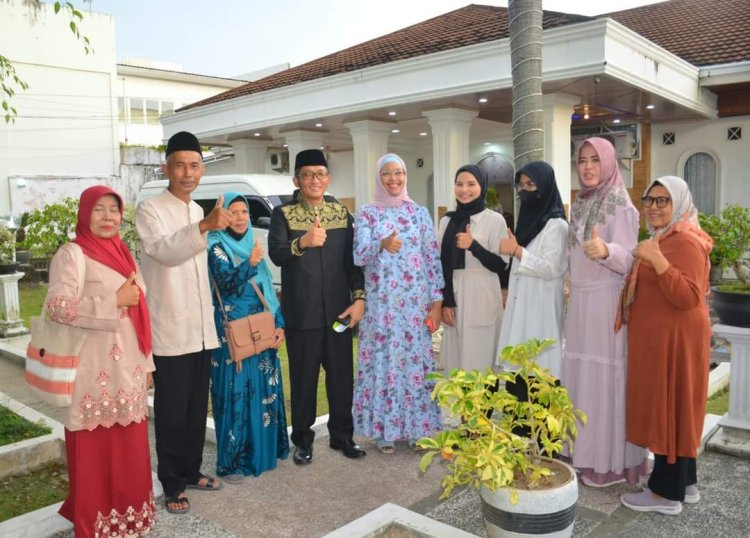 Wali Kota Padang Jemput Keluarga Yasril Nafutra