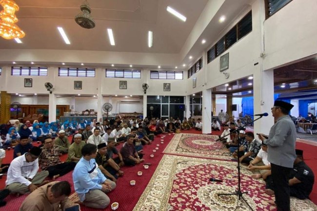 Buka Puasa Bersama Insan Olahraga dan PKH, Wako Hendri Septa Ajak Wujudkan Kota Padang Sehat