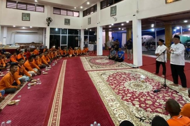 Buka Bersama Pasukan Orange, Wako Ajak Membersihkan Kota Lebih Keras 