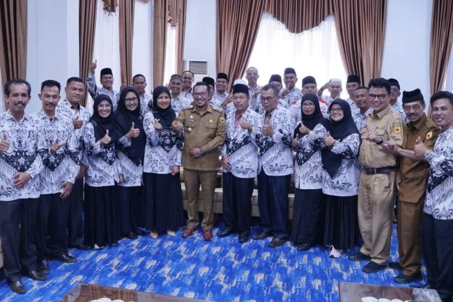 PGRI Tanah Datar Usulkan Bupati Eka Putra Terima Dwija Praja Nugraha  2023.