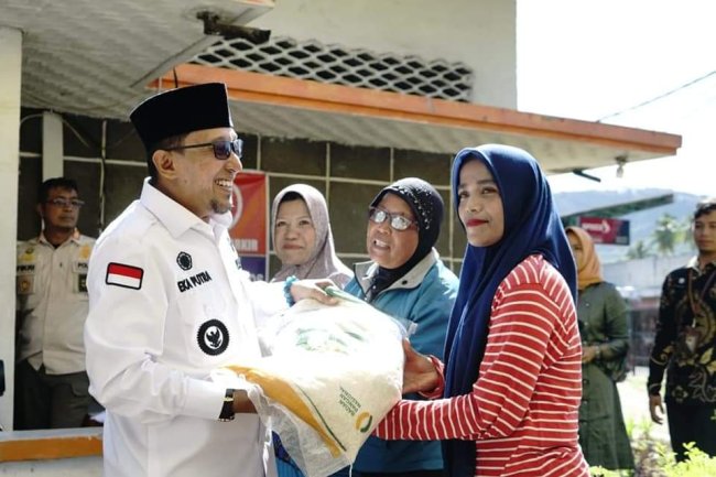26.000 Masyarakat DTKS Tanah Datar Terima Bantuan Beras