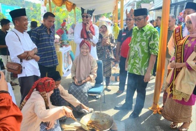 Ada Festival Marandang Di Festival Muaro Padang