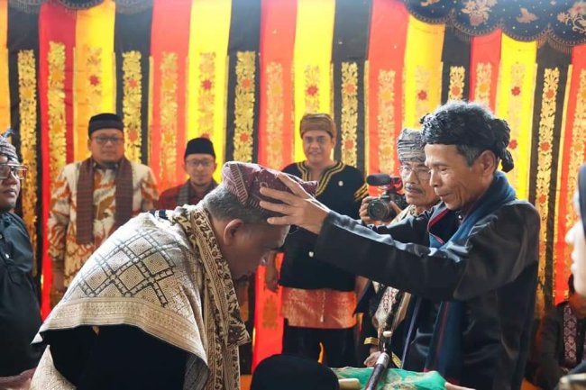 Wamenaker RI Afriansyah Noor Resmi Sadang Gelar Datuak Rajo Basa. 