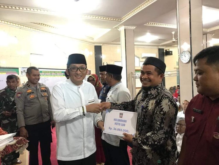 Diserahkan Wali Kota, Dana Operasional RT/RW Kota Padang Naik Dari Tahun Lalu