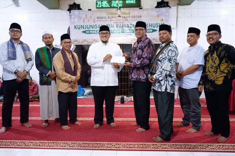 TSR Wabup Richi Aprian Kunjungi  Jamaah Masjid Nurul Falah Tambangan