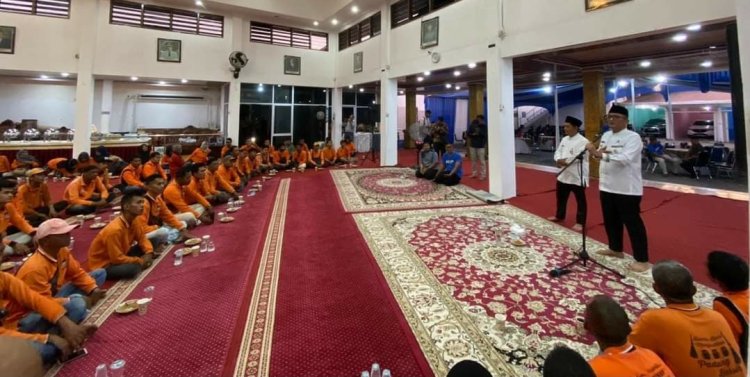 Buka Bersama Pasukan Orange, Wako Ajak Membersihkan Kota Lebih Keras 