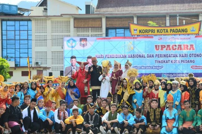 Peringati Hardiknas dan Otoda ke-27 Di Pemko Padang Berlangsung Hikmat 