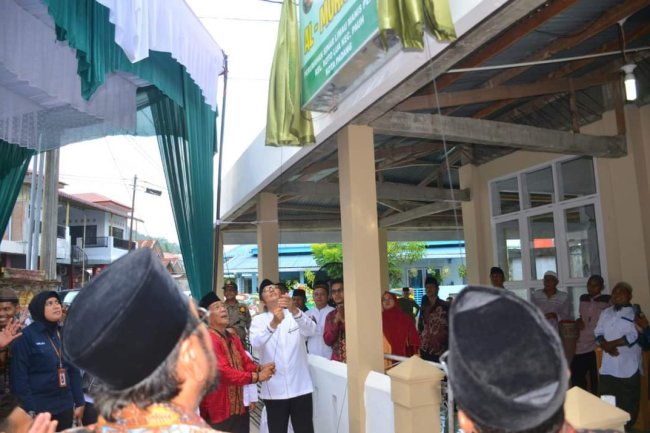 Wako Hendri Septa Membuka Selubung Masjid Al Muhajirin Perumahan Sinar Limau Manis Permai