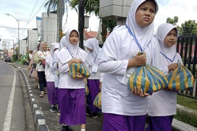 Aksi Sedekah Subuh Murid SD Negeri 7 PPB 