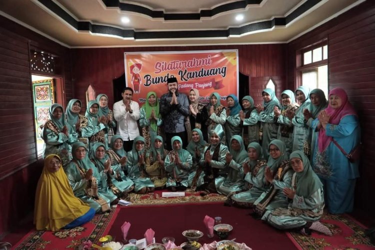 Silaturahmi Dan Makan Bajamba Bundo Kanduang Padang Panjang 