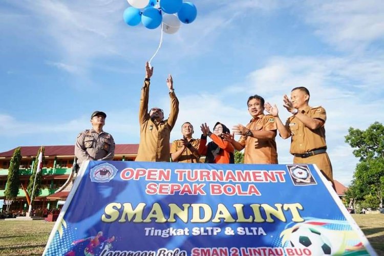 Bupati Eka Putra Buka Open Turnamen Sepak Bola Smandalint 