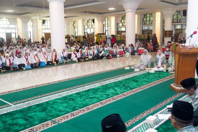 Tergabung Dalam Kloter I, Wako Padang Lepas 388 Orang Jamaah Calon Haji 