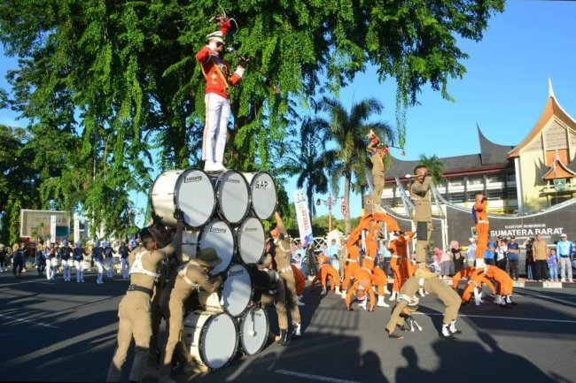 Drum Band Praja IPDN Meriahkan Car Freeday di Padang 