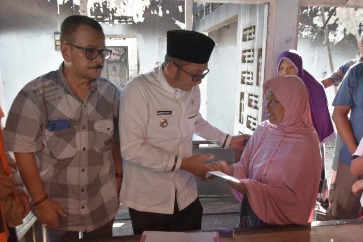 Korban Kebakaran Kecamatan Lubuk Begalung Terima Bantuan
