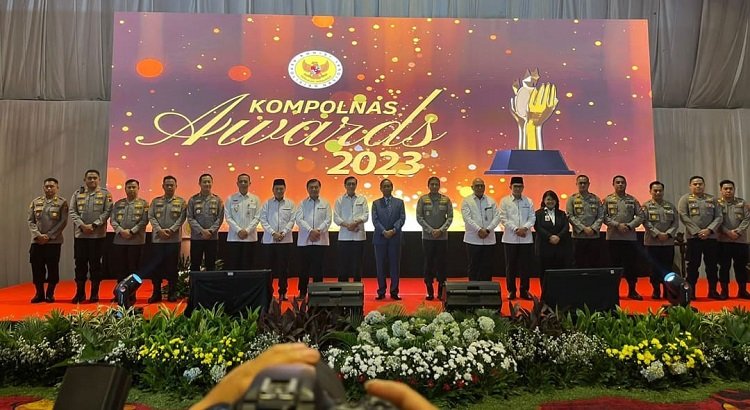 Hebat! Kapolres Solok  AKBP Apri Wibowo Terima Penghargaan Kompolnas Awards 2023