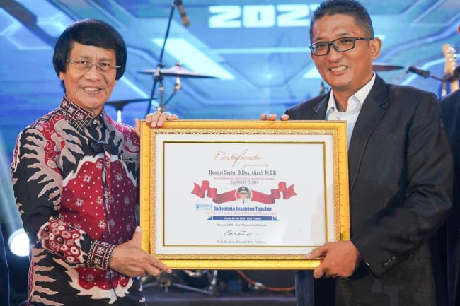 Wako Padang Hendri Septa Terima Duo Penghargaan 