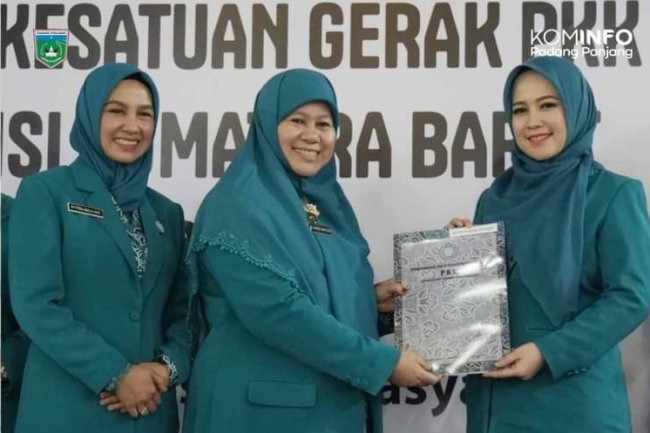 Ketua TP PKK Kota Padang Panjang Terima Penghargaan Prakarti Utama I Tingkat Nasional 