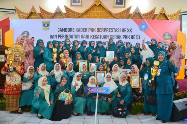 TP-PKK Kota Padang Juara Umum Lomba Gerakan PKK Sumatera Barat 2023