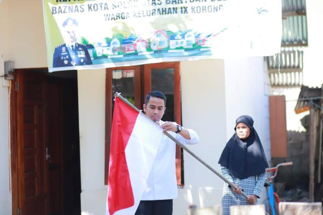 Pemko Solok Bagikan Bendera Gratis Ke Masyarakat 