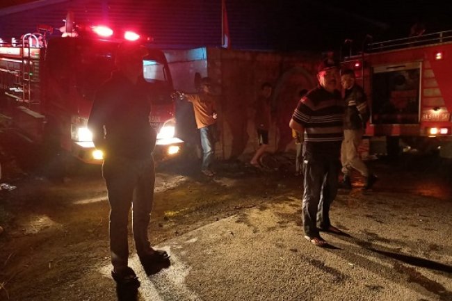 Satu Unit Kios di Pasar Sumaniak Salimpaung Hangus Terbakar, Kerugian Ditaksir Puluhan Juta