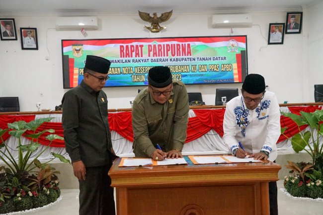 Sepakat, Pemda dan DPRD Tanah Datar Tandatangani KU dan PPAS TA 2023