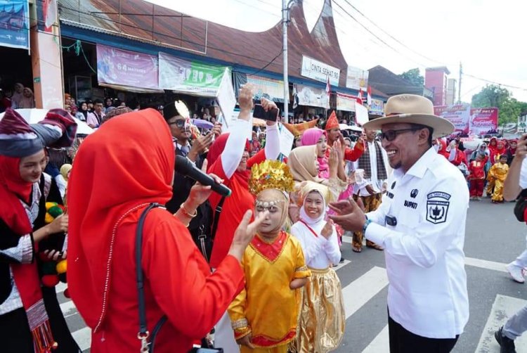 Kreatif dan Inovatif Pawai Alegoris Di Tanah Datar 