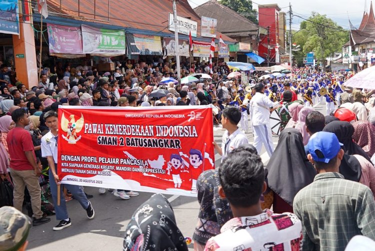 Pawai Alegoris SMA N 2 Batusangkar Sukses, Ini Tema yang Diusungnya
