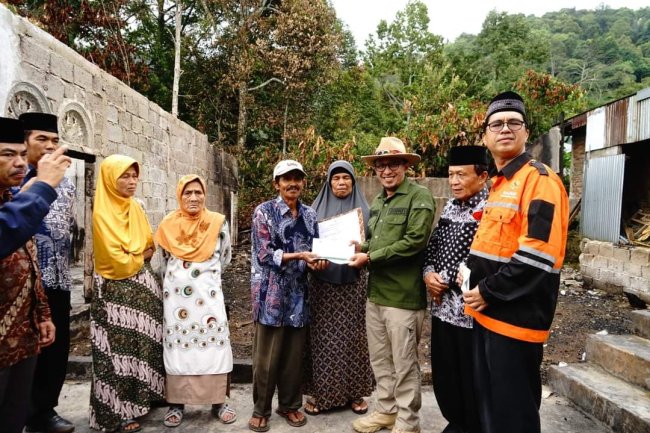Pemkab Tanah Datar Bantu Korban Kebakaran di Jorong Sialahan