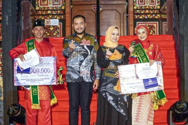 Mikel dan Iftitah Terpilih Sebagai Uda-Uni Duta Wisata Padang Panjang 2023