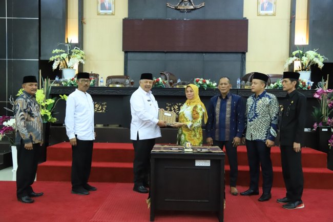 DPRD Kota Solok Bersama Pemerintah Daerah Setujui APBD Perubahan Tahun 2023