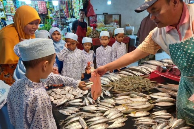 TK Islam Jihad Perkenalkan Pasar Melalui Market Day