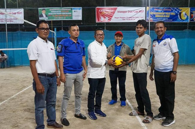 Bupati Eka Putra Buka Mangga Dua Cup Nagari Pangian 