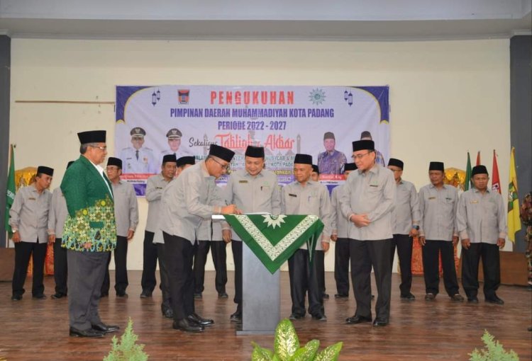 Pimpinan Daerah Muhammadiyah Kota Padang Periode 2022-2027 Dikukuhkan 