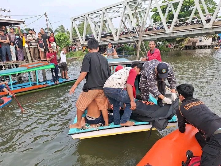 Tim Sar Gabungan Kabupaten Ketapang Temukan Pemancing Yang Terjatuh di Sungai Pawan.