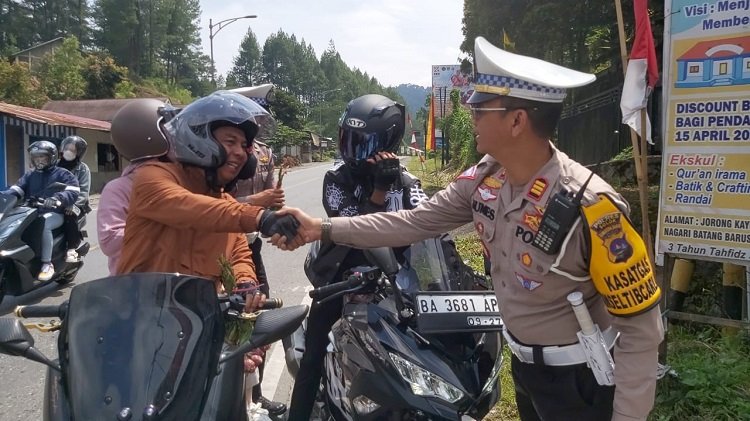 Sudah 231 Kendaraan Ditilang,  Kasat Lantas Polres Solok Akan Permudah Pengendara Buat SIM 