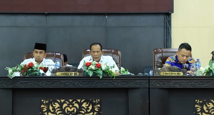 Hadiri Rapat Paripurna, Wakil Walikota Solok Jawab Pandangan Umum Fraksi DPRD