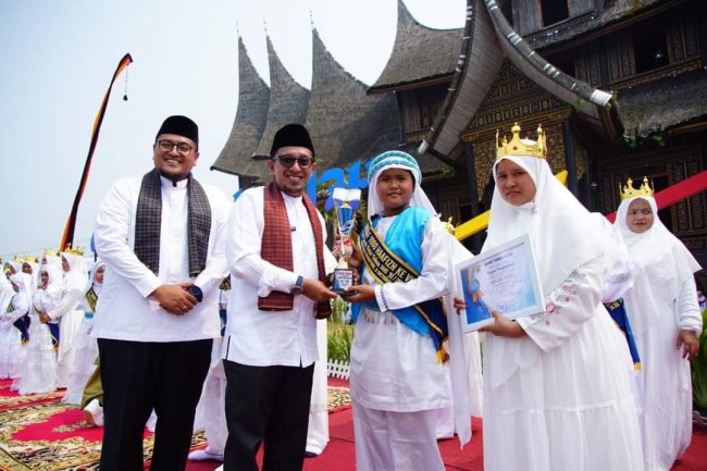 Pemkab Tanah Datar Waqaf 1000 Hafizh ke VIII Sudah 5.125 Rumah Terpasang Stiker Hafizh 