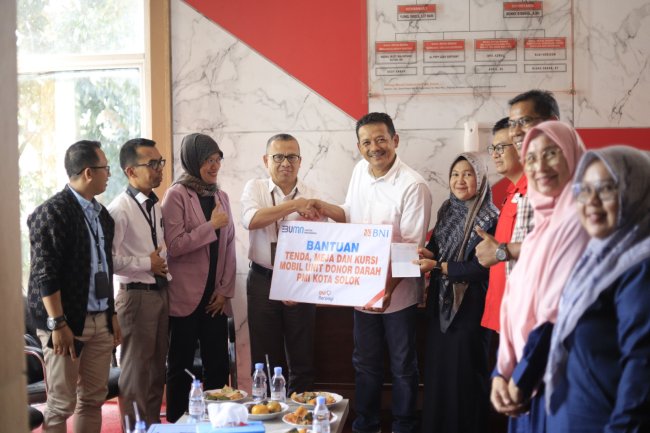 PMI Kota Solok Terima Bantuan dari BNI Solok