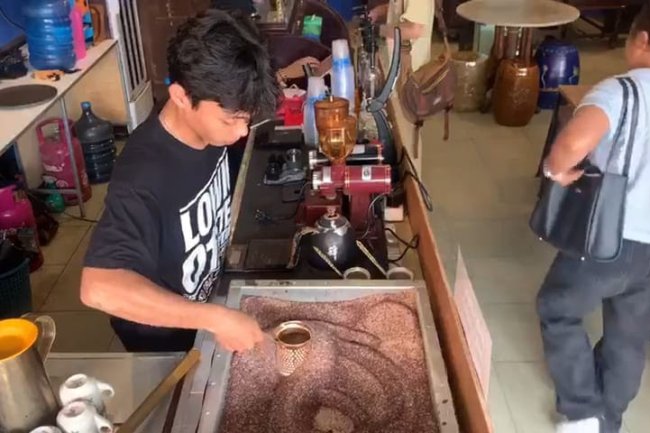 Kedai Kopi di Pontianak, Sajikan Kopi Pasir Khas Turki