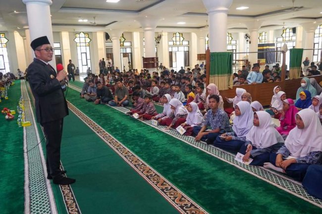 2.014 Murid SD dan SLTP Terima Bea Siswa Dari Baznas Kota Padang