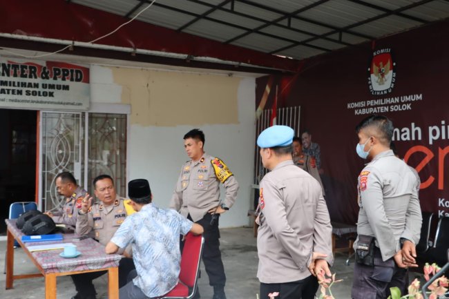 Pastikan Kesiapan Tahapan Pemilu, Ketua KPU Sambut Hangat Kunjungan Wakapolres Solok